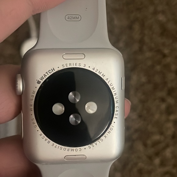 APPLE WATCH SERIES THREE 42MM ALUMINUM CASE AND GREY BAND - Picture 3 of 8